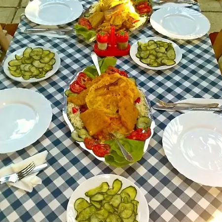 B&B Fenyo Panzio Kisvendeglo *