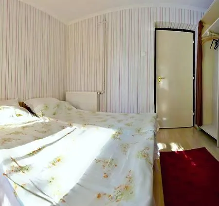 B&B Fenyo Panzio Kisvendeglo *