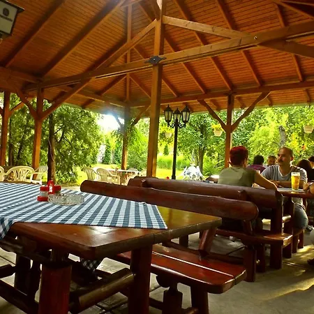 B&B Fenyo Panzio Kisvendeglo Lakitelek